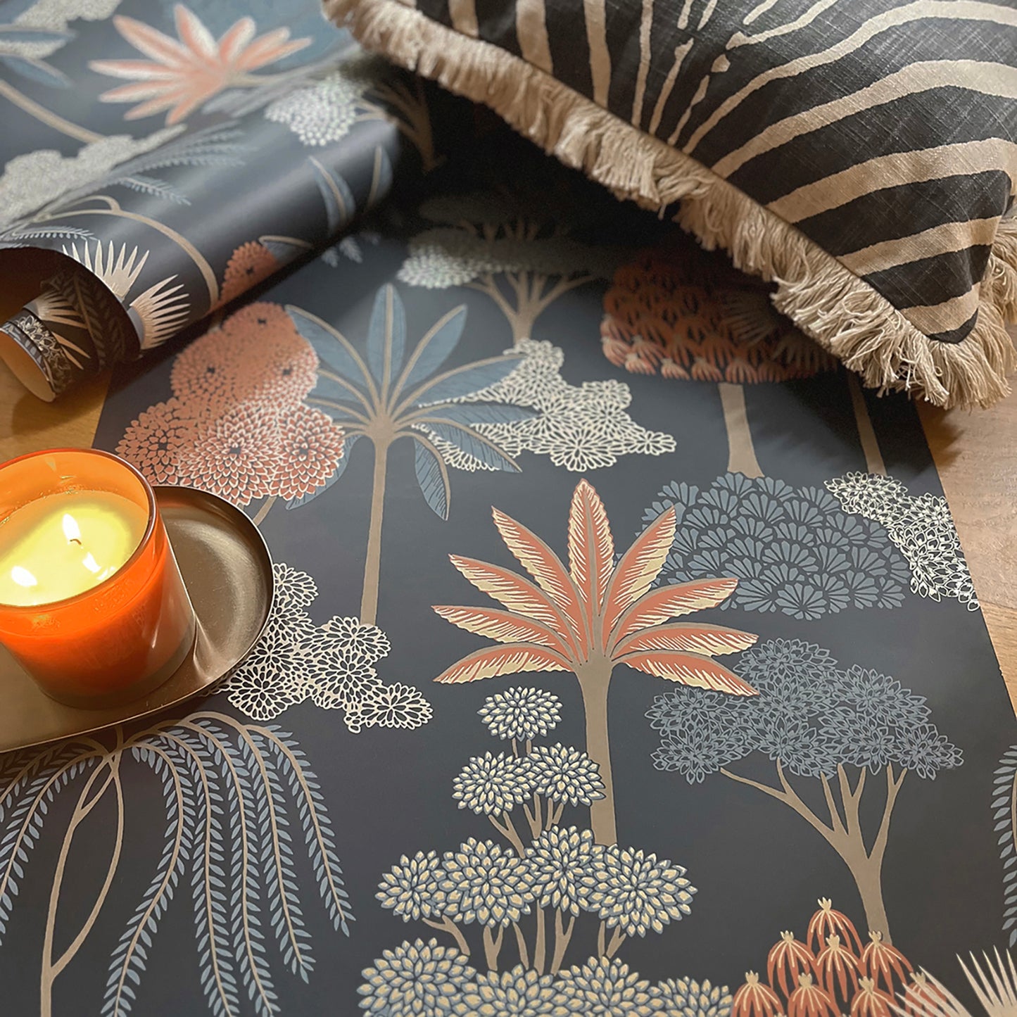 Akiko Floral Blue Wallpaper by Belgravia Décor