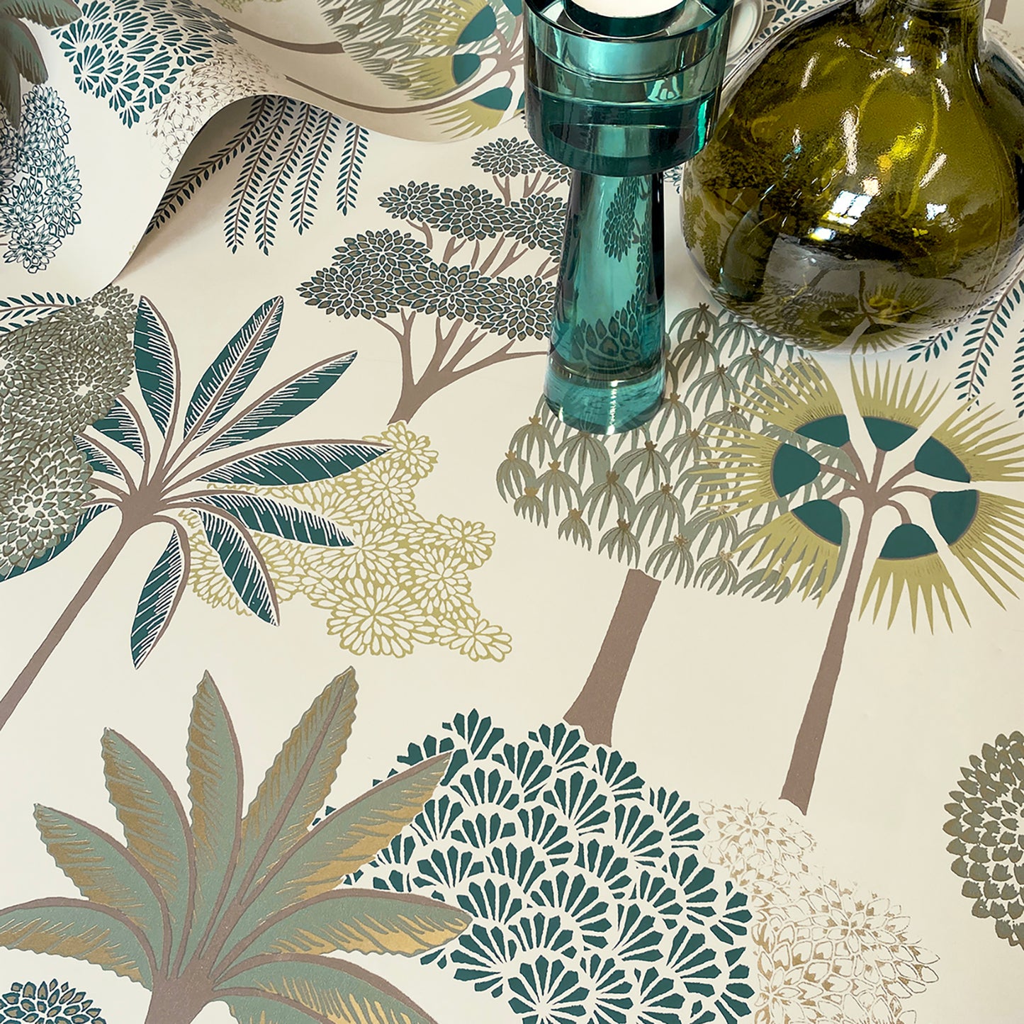 Akiko Floral Green Wallpaper by Belgravia Décor