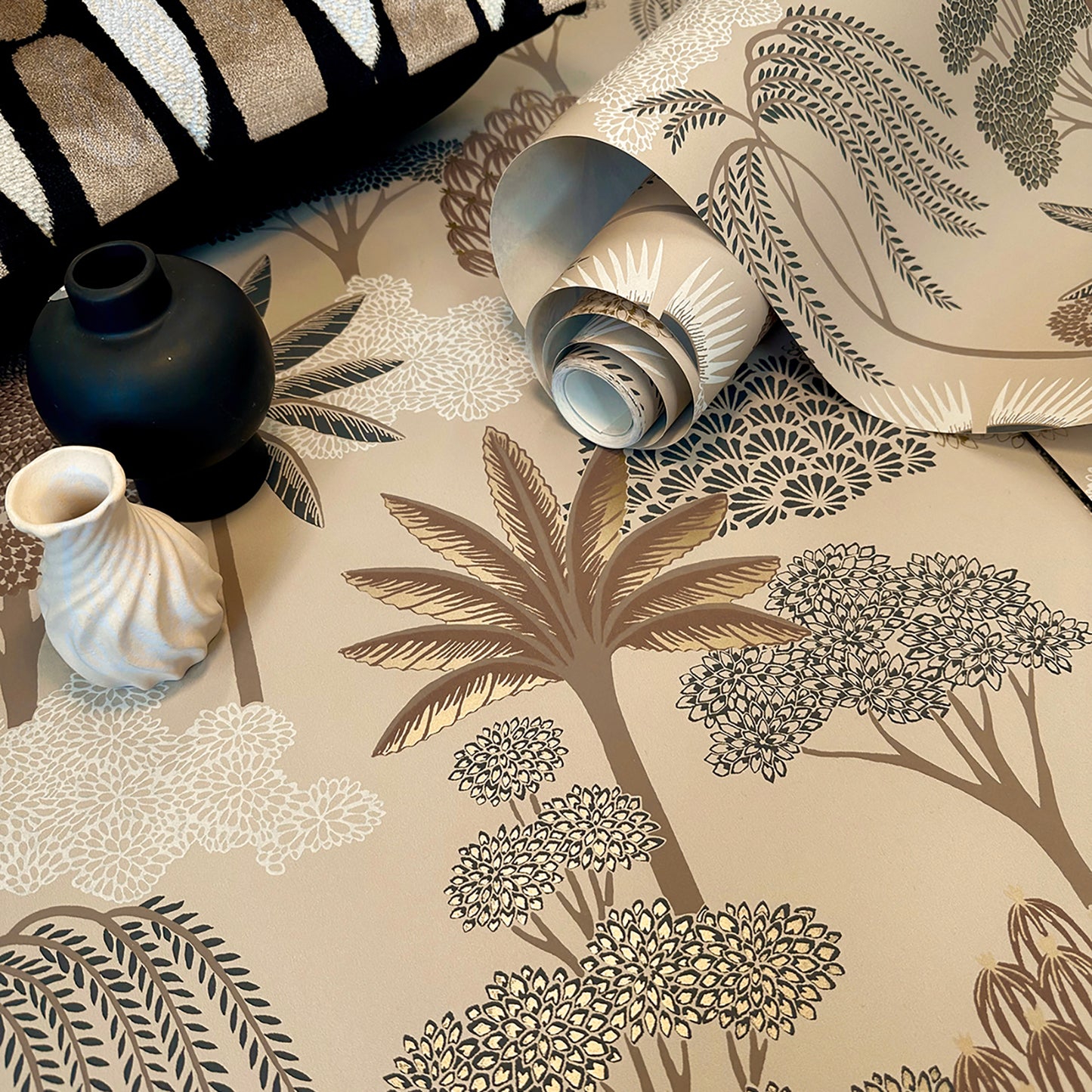 Akiko Floral Beige Wallpaper by Belgravia Décor