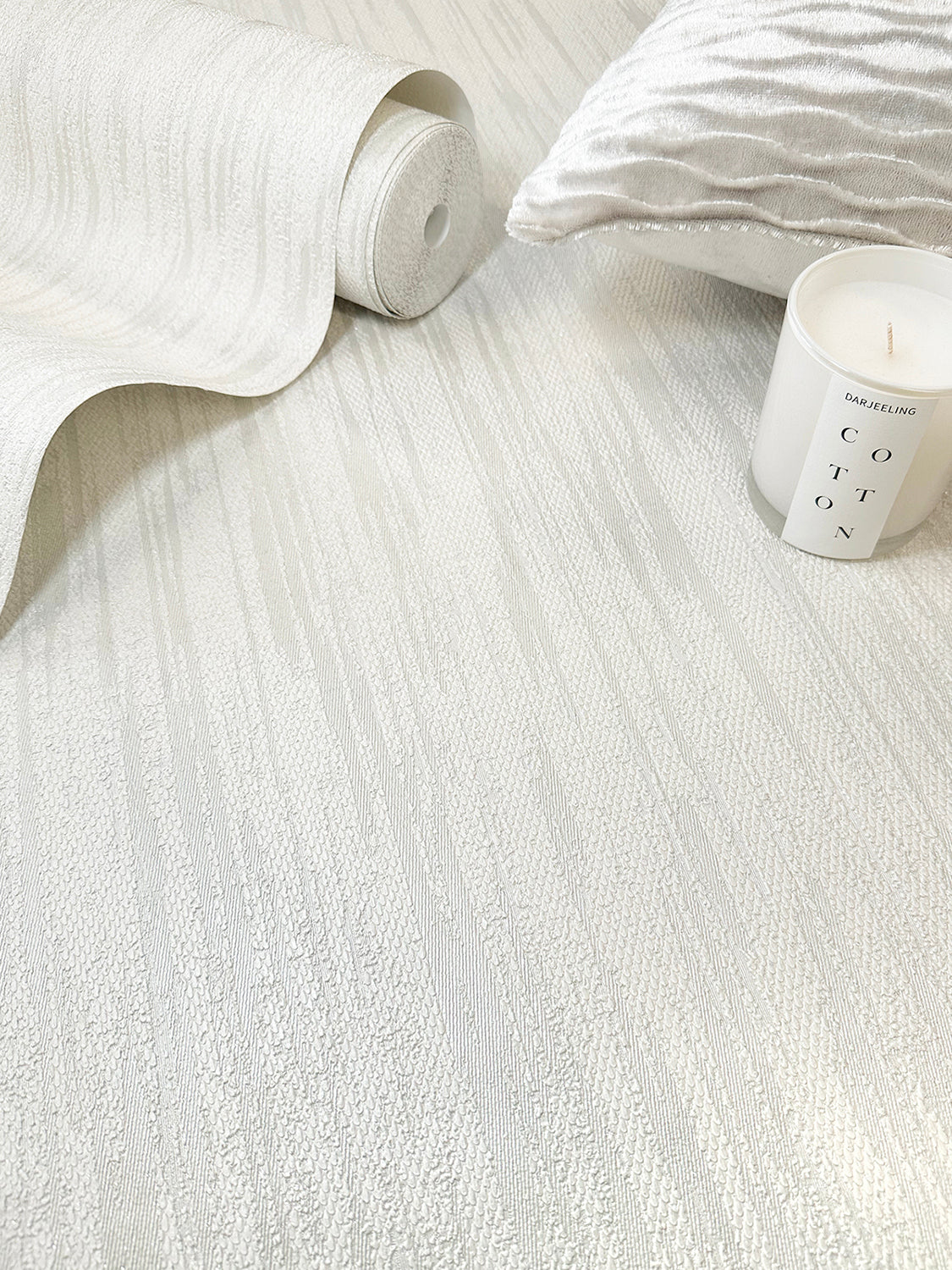 Allegra White Italian Heavyweight Wallpaper by Belgravia Décor