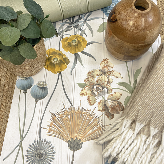 Botanist Floral White/Green Wallpaper by Belgravia Décor